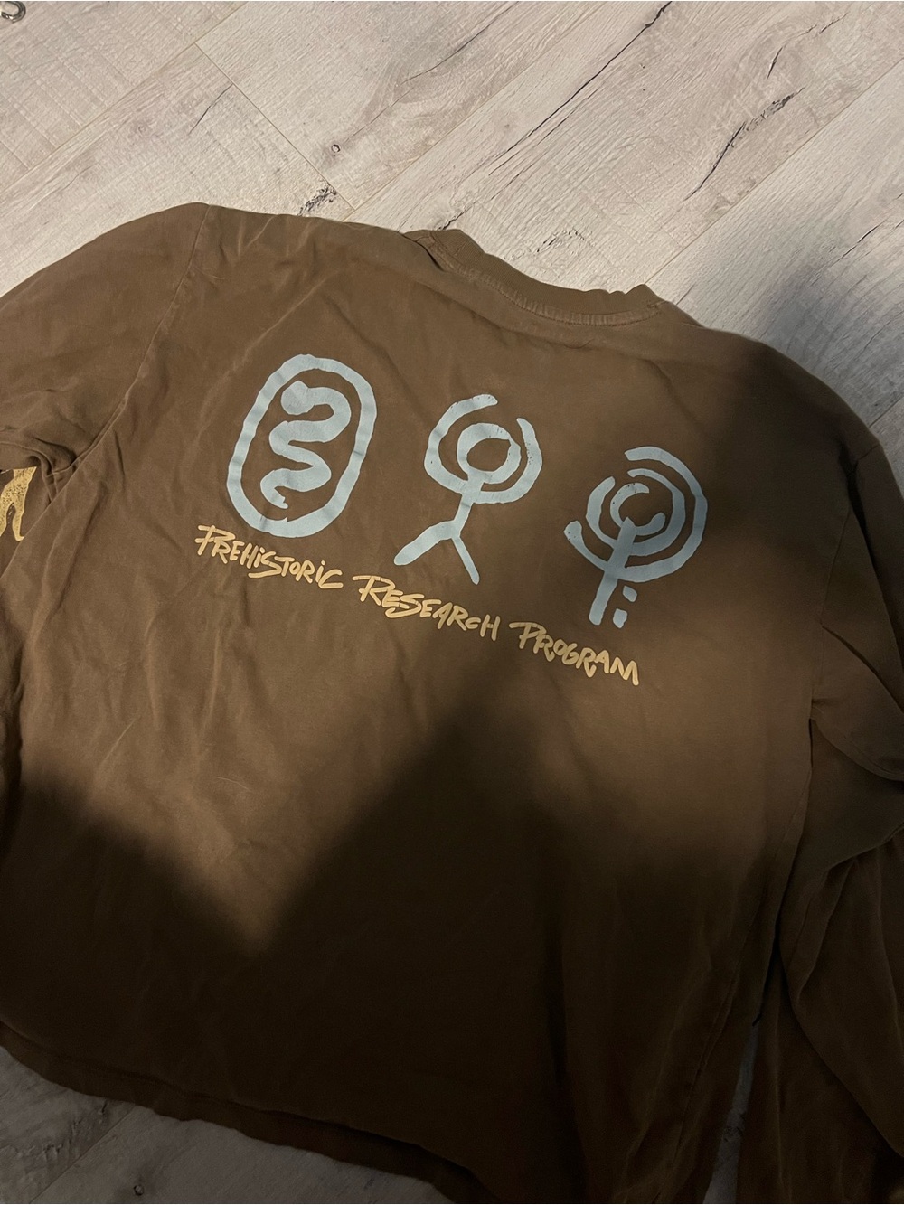 Pull&Bear Brown Graphic Long Sleeve Tee with Beige Accents - Picture 2 of 3